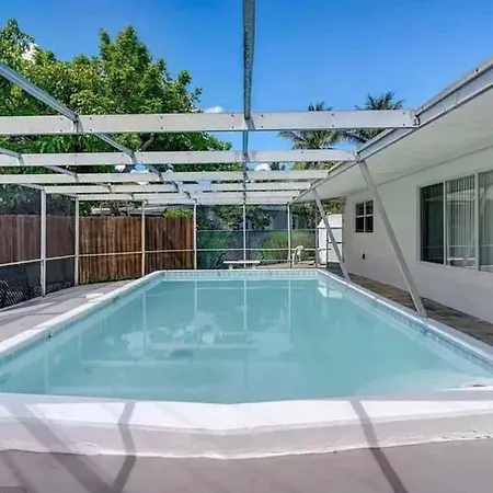 Relaxing Indipendent Apartment In Villa With Shared Pool